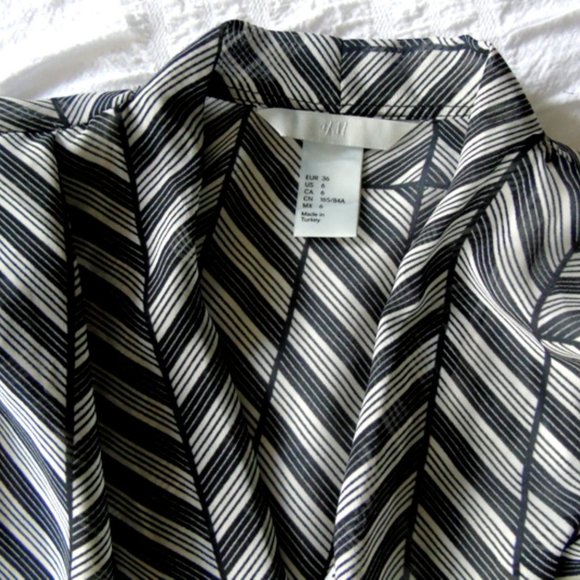 H&M Grey and Black Long Sleeve Patterned Blouse US size 6 - Picture 8 of 10
